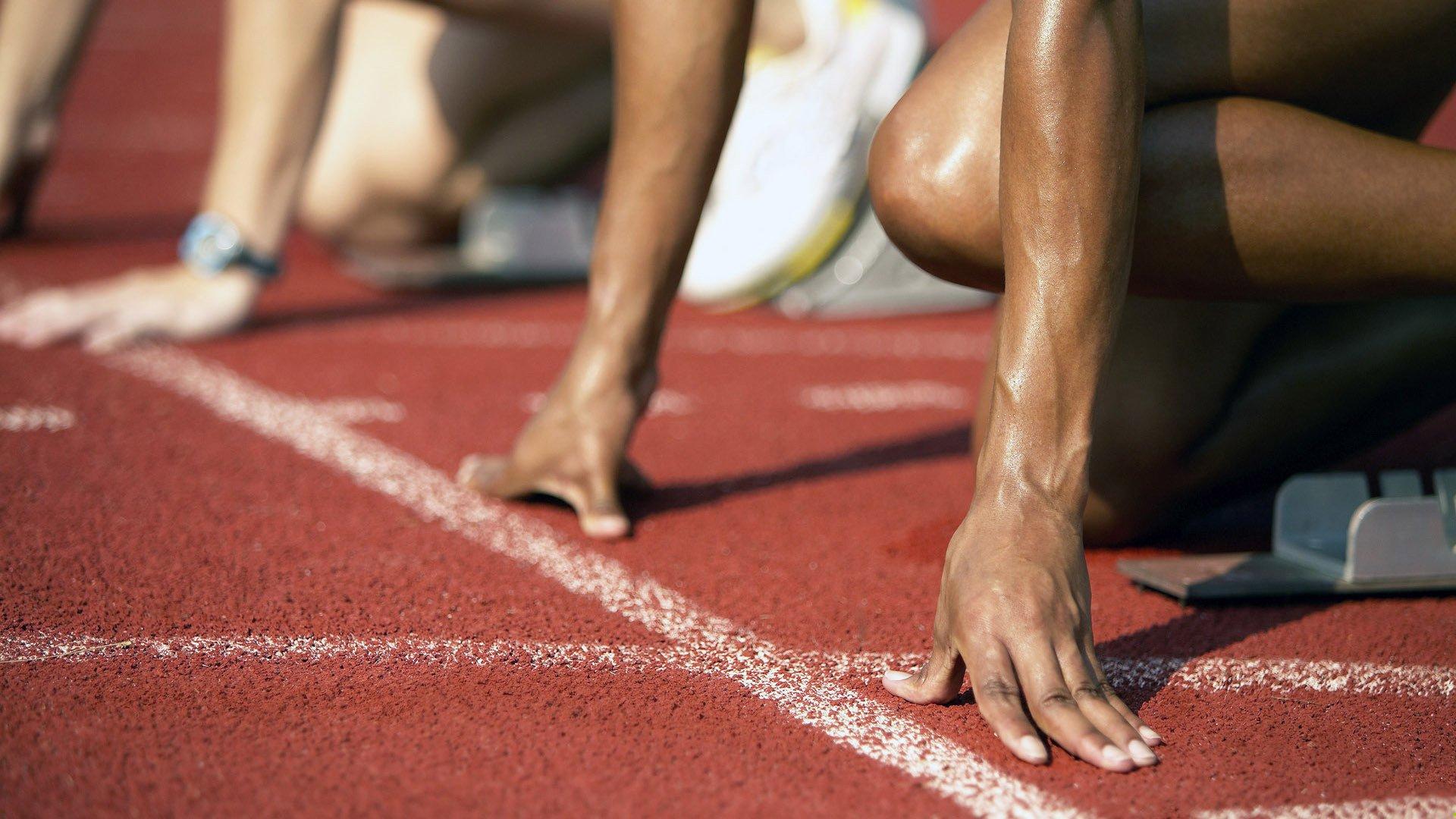 德甲联赛激战正酣，拜仁慕尼黑紧追领头羊勒沃库森