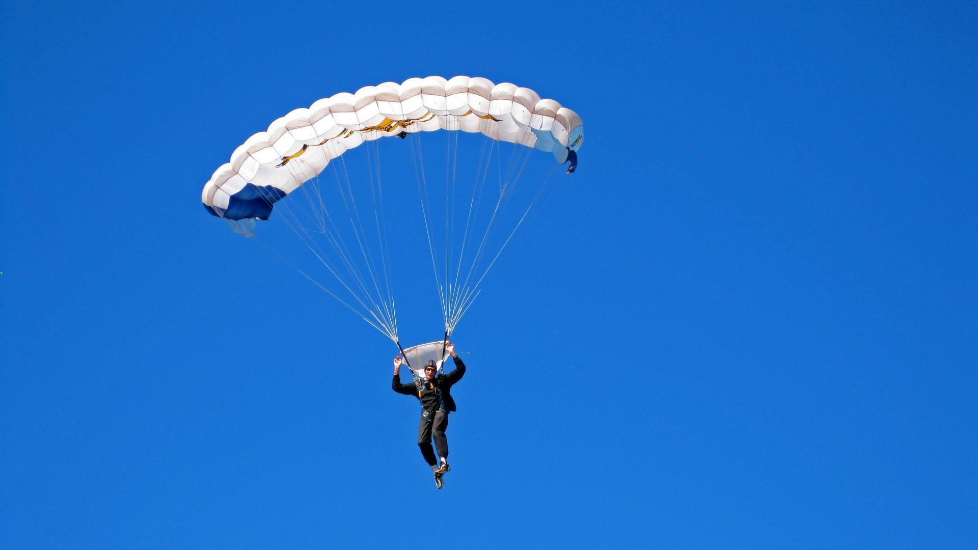 国乒包揽WTT大满贯五冠 马龙樊振东巅峰对决引热议