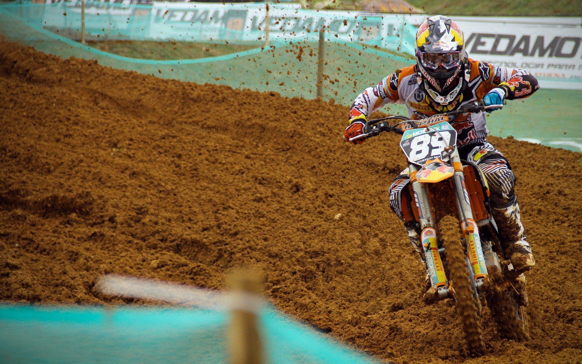 欧冠决赛巅峰对决，皇家马德里加时绝杀利物浦，第15次捧起大耳朵杯